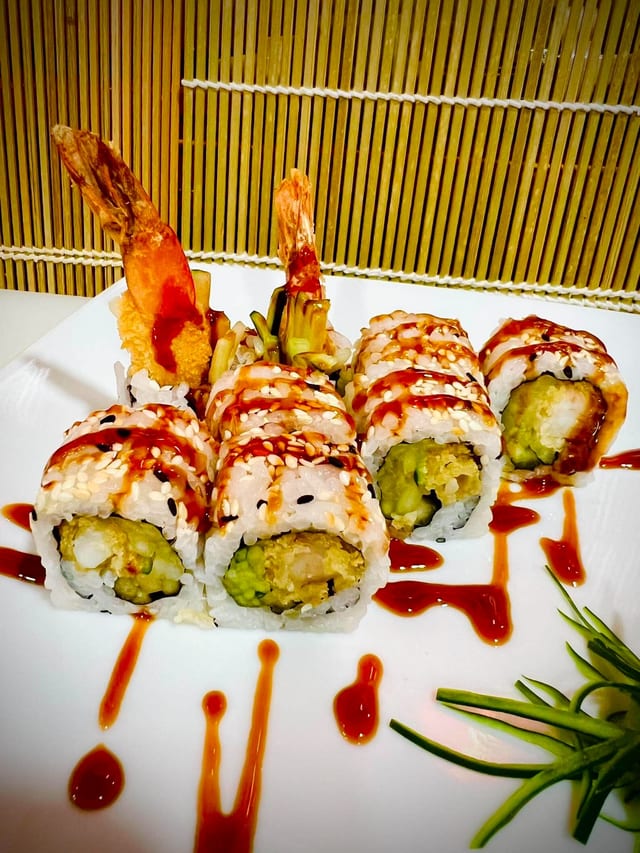 SHRIMP TEMPURA ROLL.