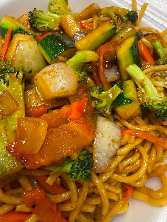 VEGETABLE LO MEIN.