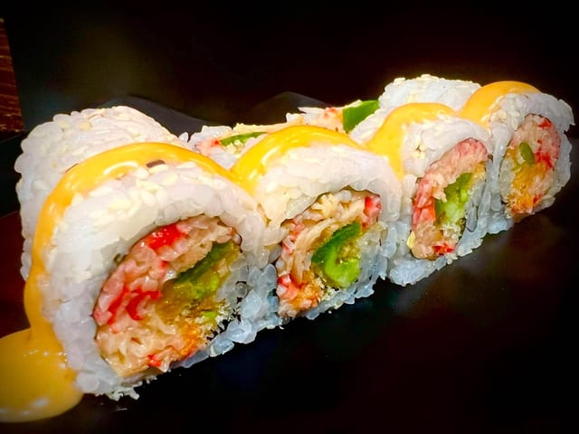 SPICY CRAB ROLL.